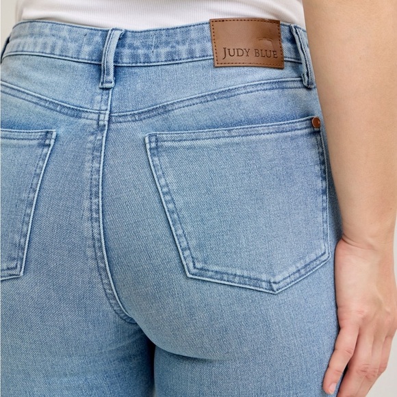NEW🎉🎉Judy Blue Full Size Mid Rise Bootcut Jeans with Contrast Wash Plus Size - Picture 8 of 14